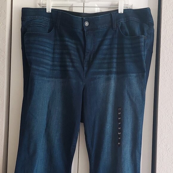 Torrid Dark Wash Bombshell Flare Super Soft High Rise Jeans Women's Size 26T - Picture 2 of 16